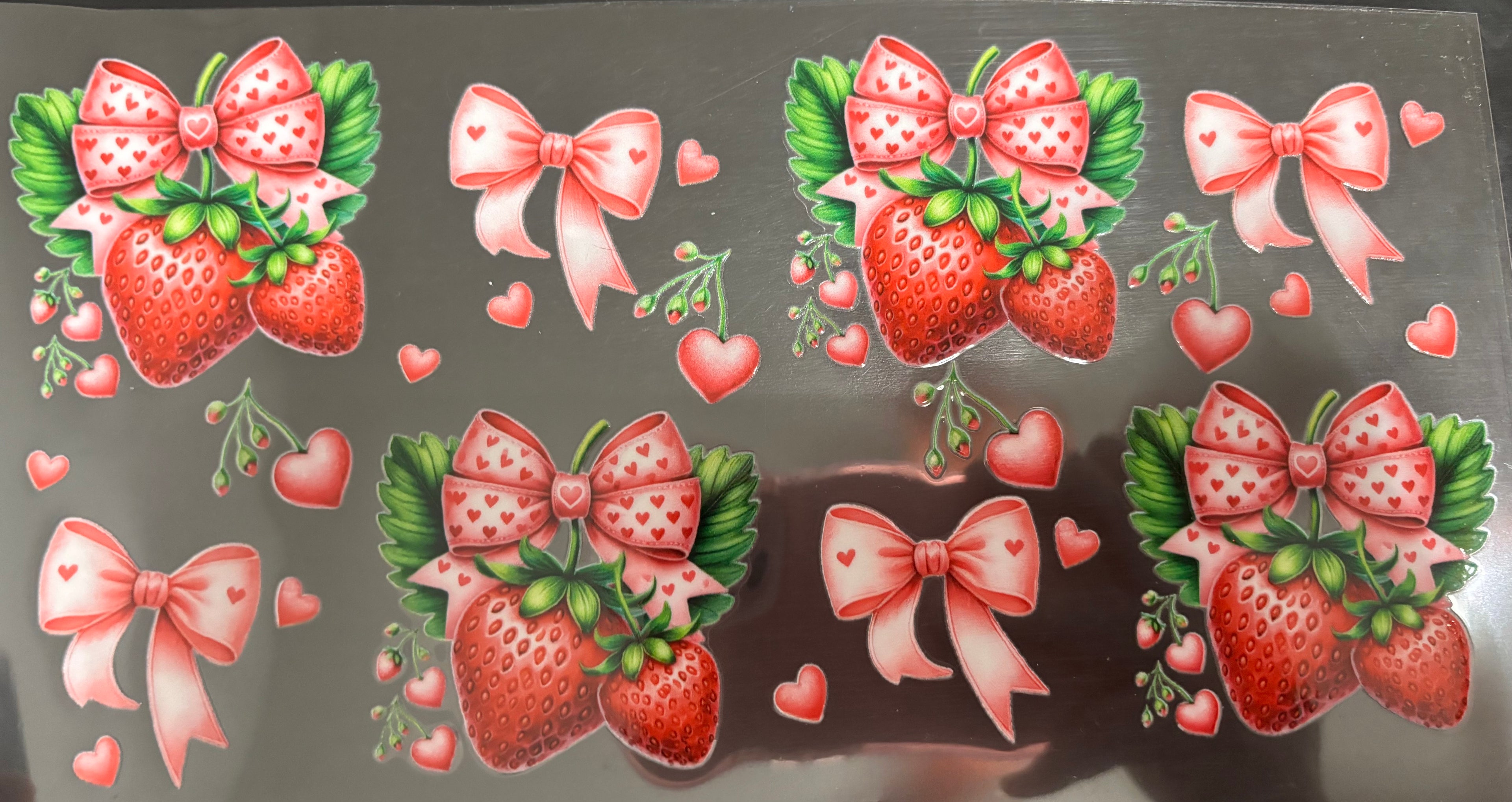 16 oz heart bows strawberries