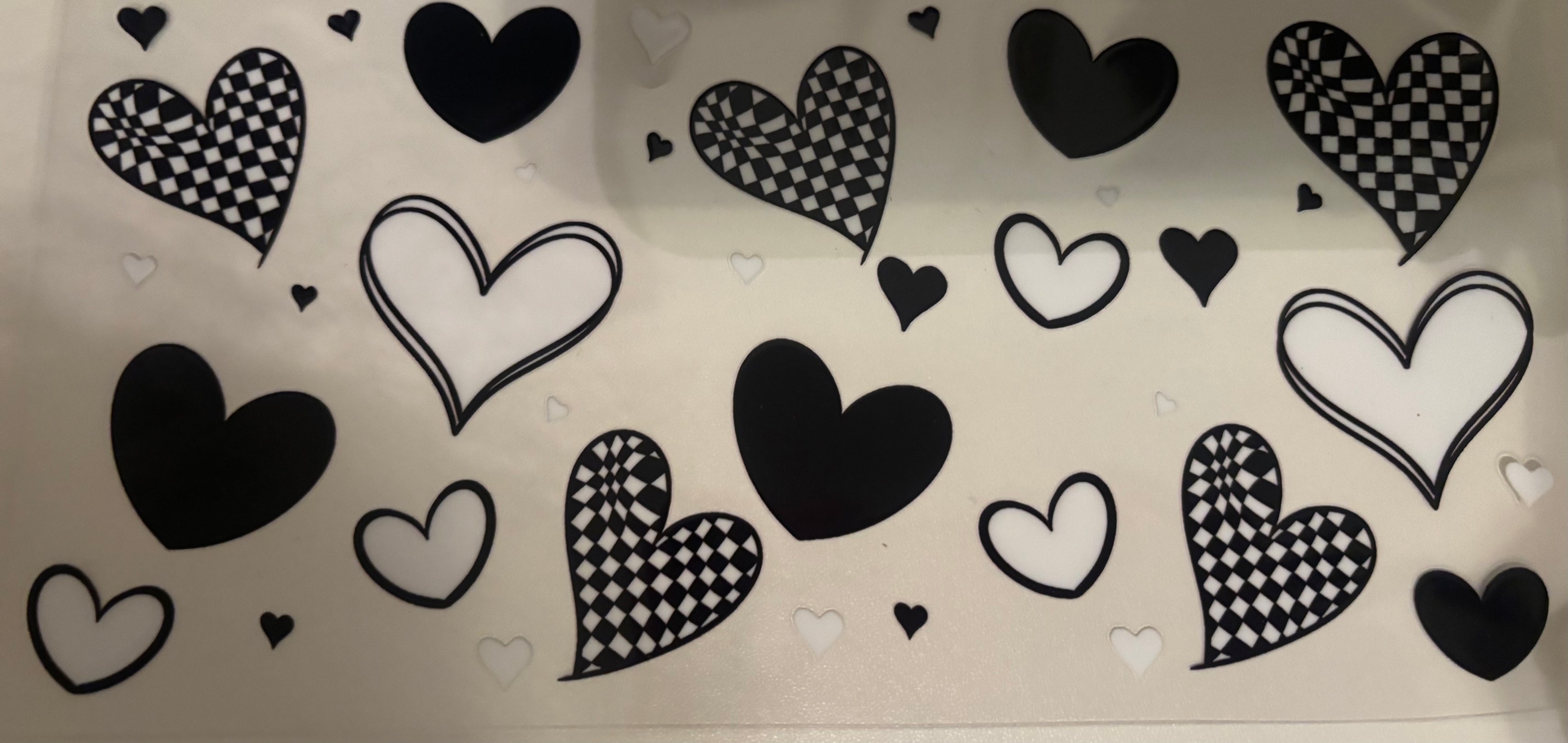 Black Checkered Hearts 16 oz Cup Wrap