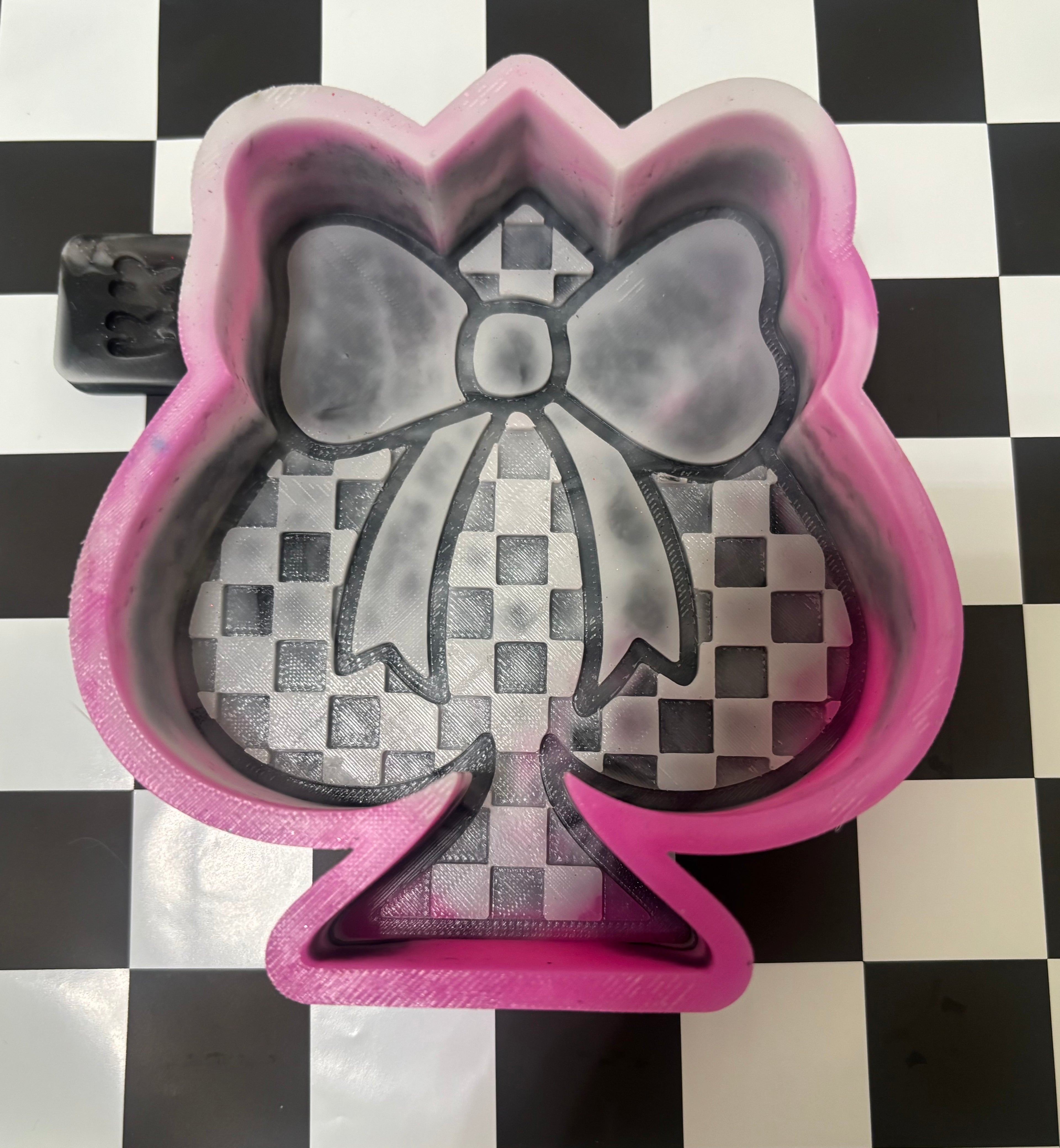 Custom checkered spade with bow