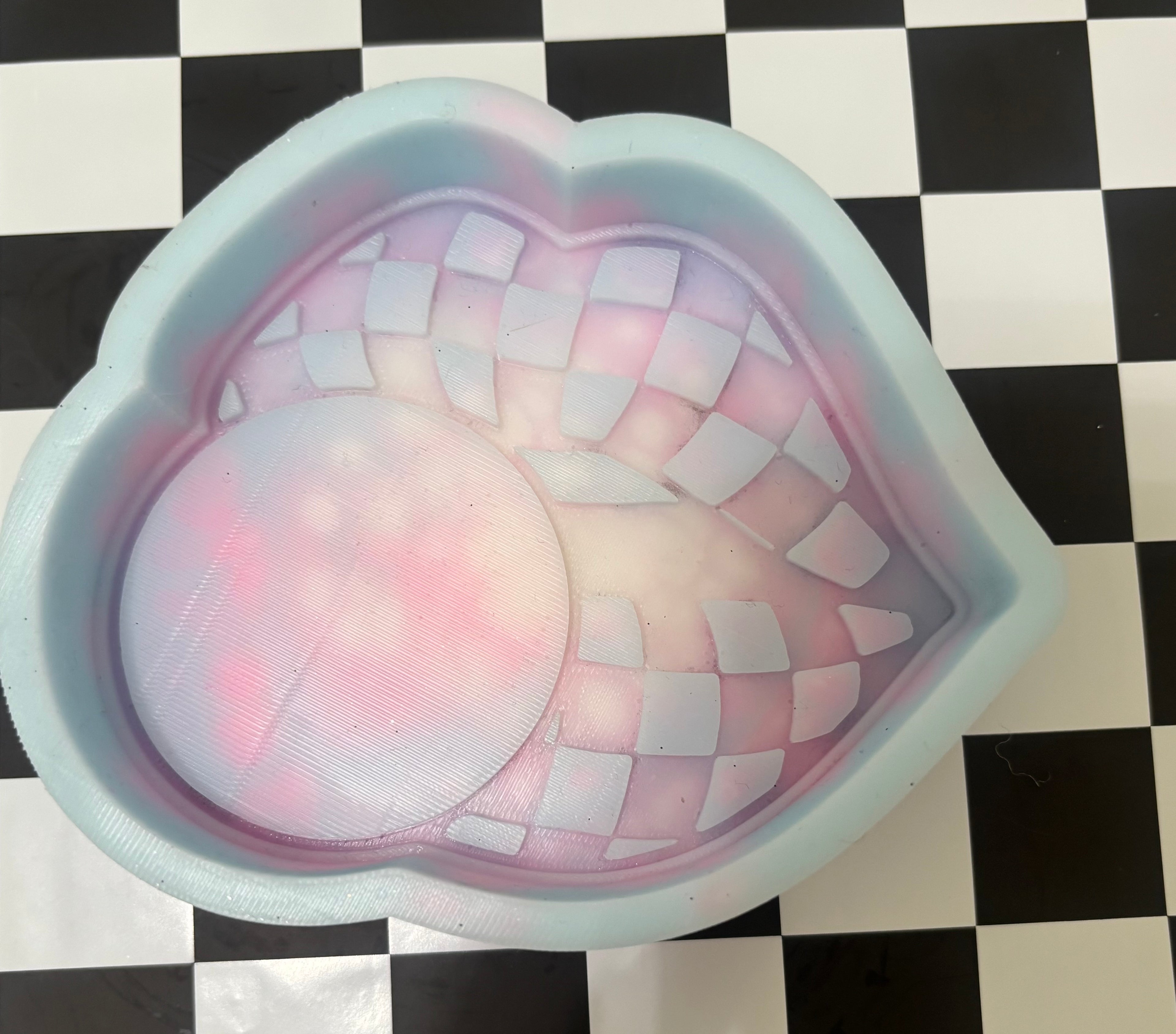 Custom checkered lips with bubble mold