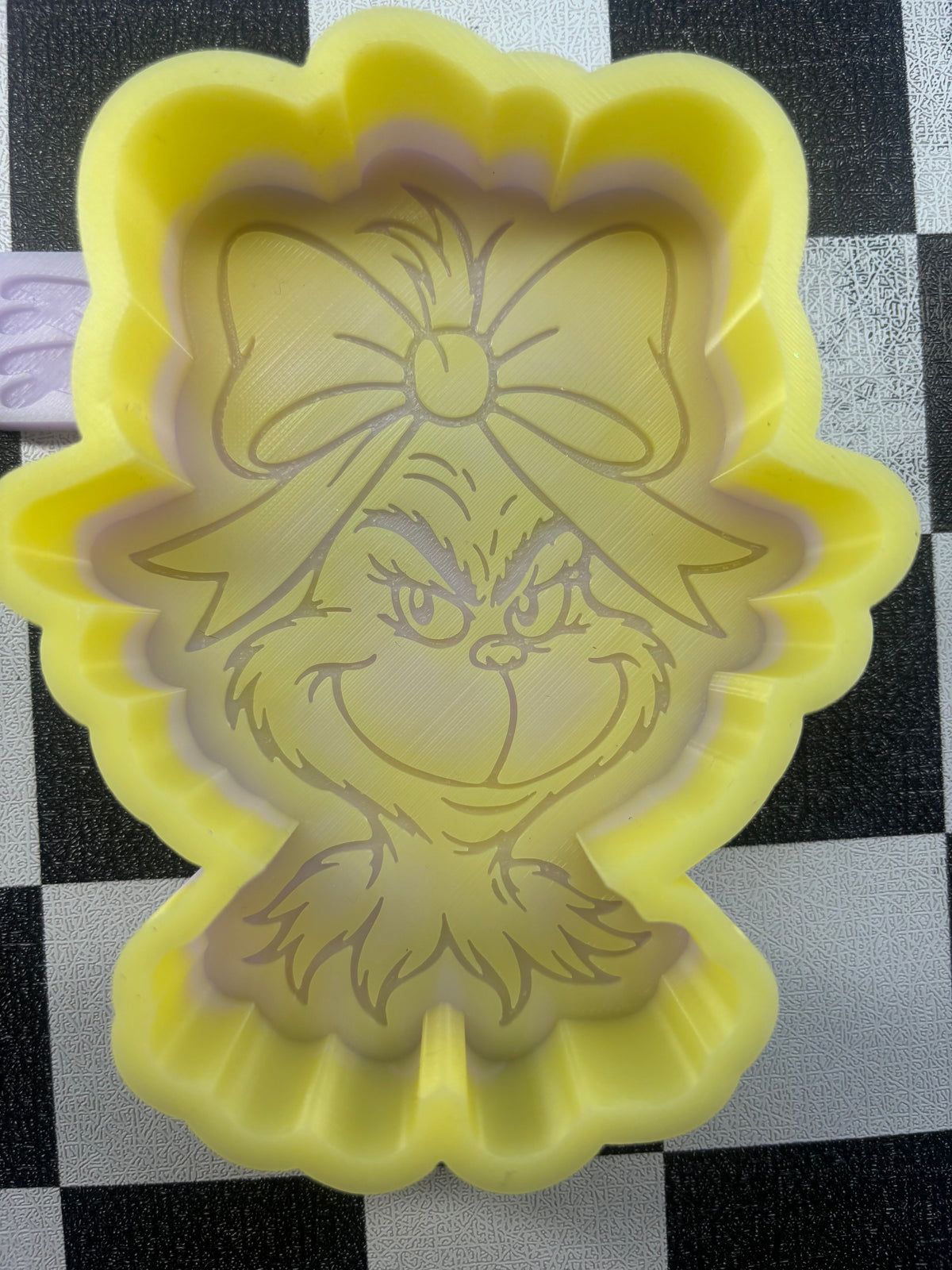 Grinch with bow freshie mold