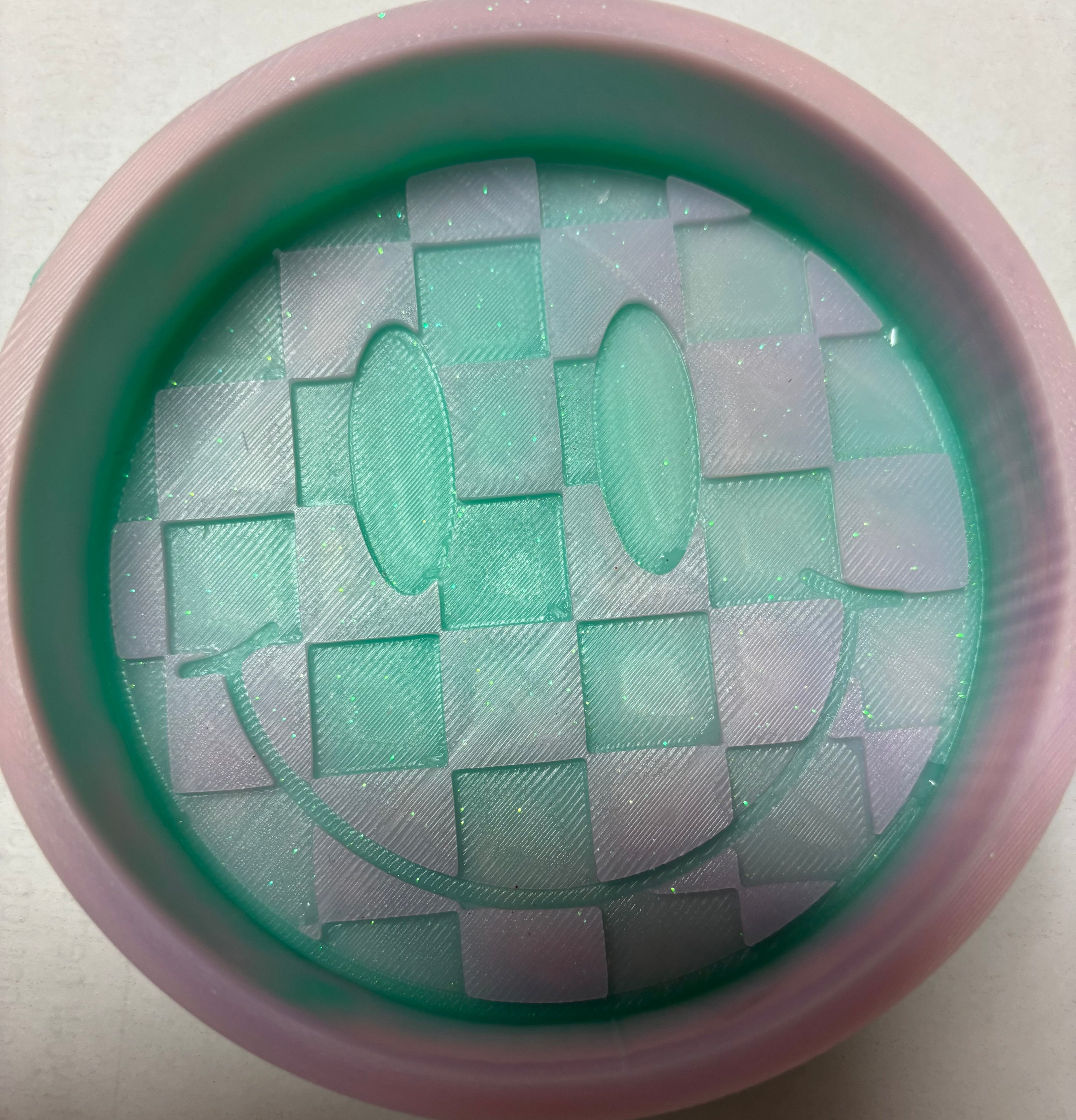 Checkered smiley freshie mold