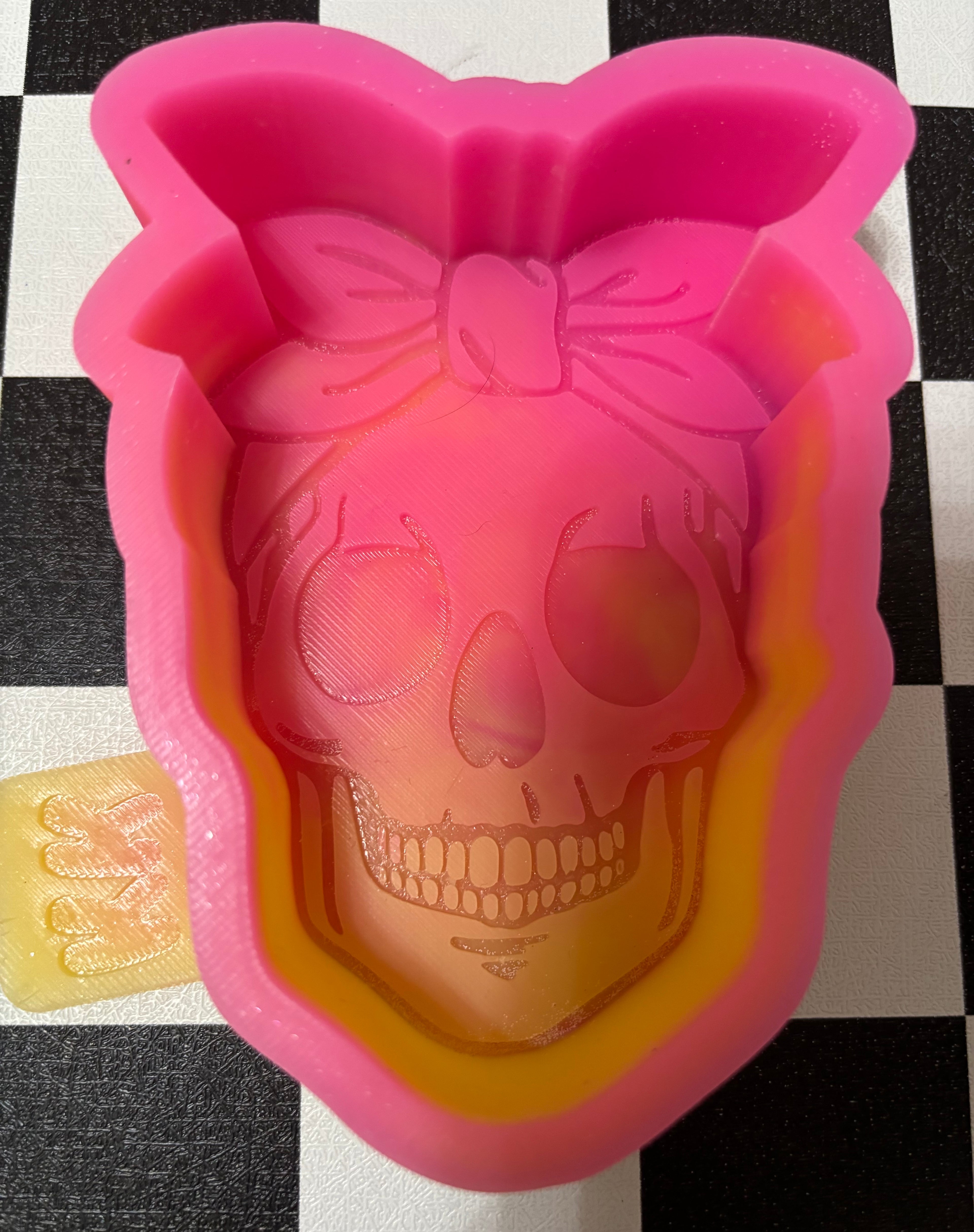 Custom Skull with Bow Freshie Mold