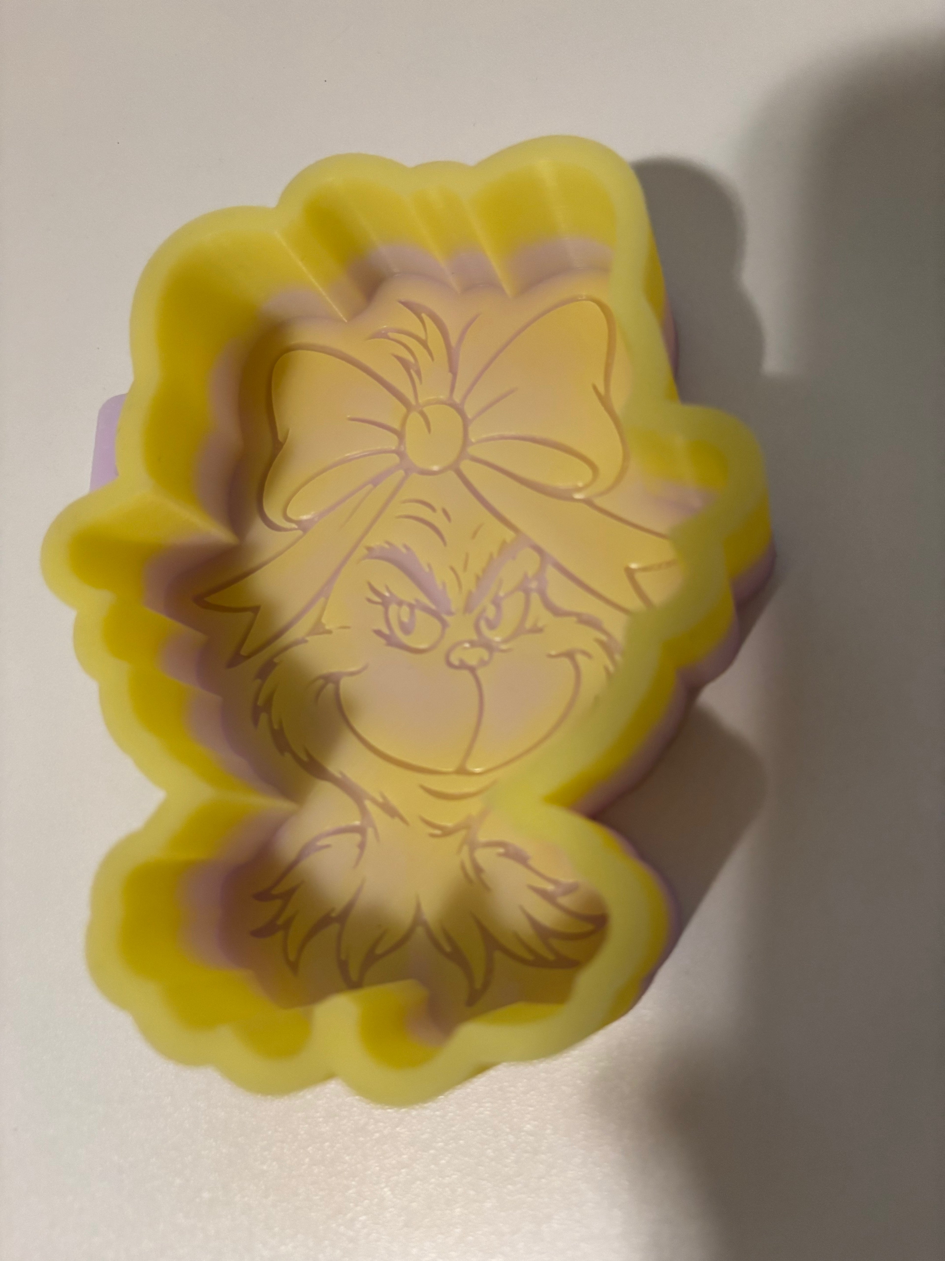 Grinch With Bow Freshie Mold